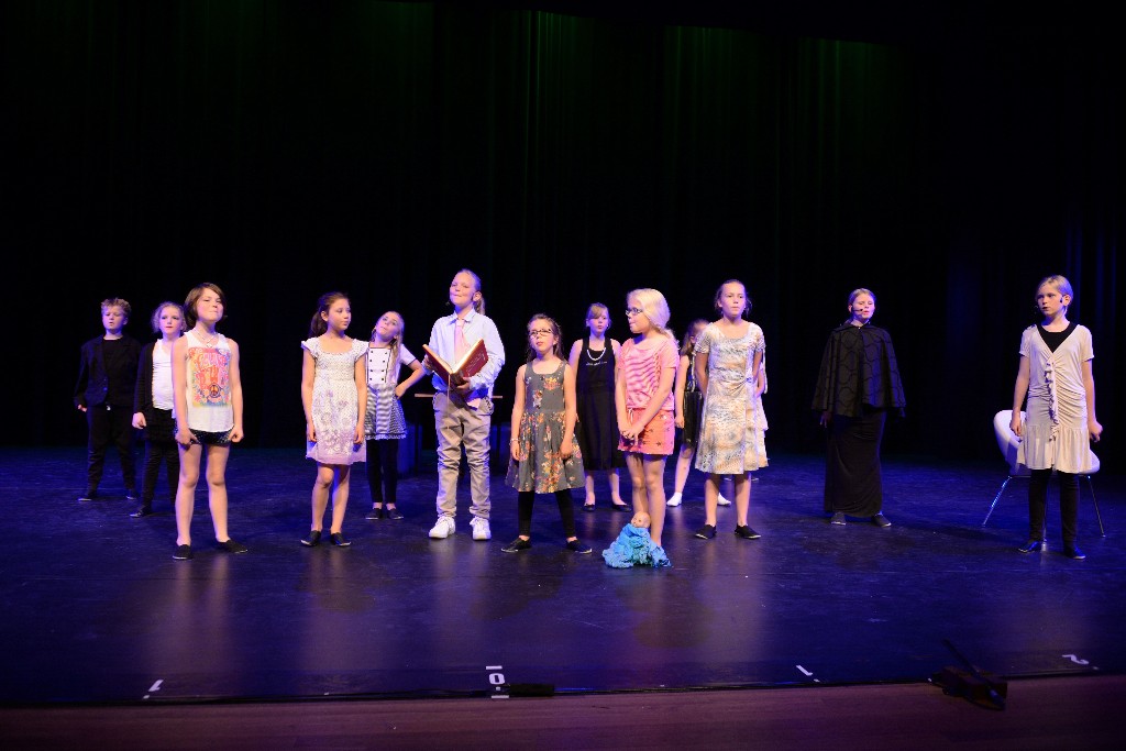 ../Images/Musical Nanny de Vries 183.jpg
